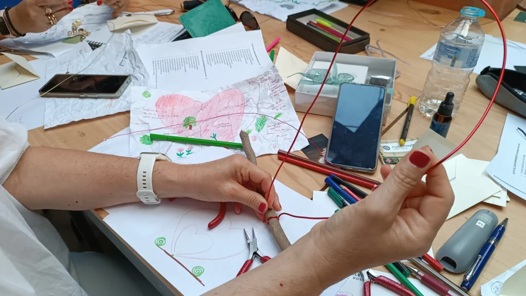 Taller amb colors i paper